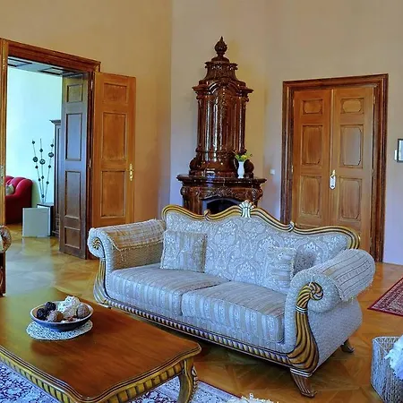 Zamek Cerveny Hradek Otel Jirkov