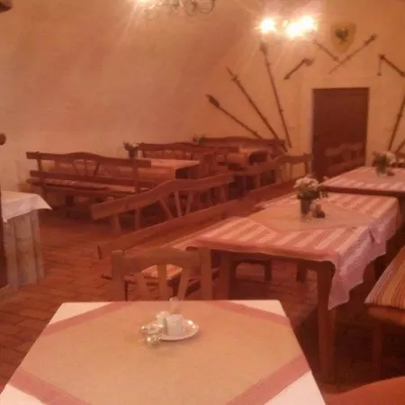 Zamek Cerveny Hradek Otel