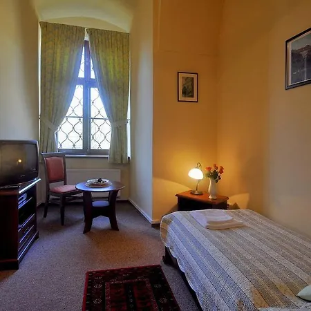 Otel Zamek Cerveny Hradek