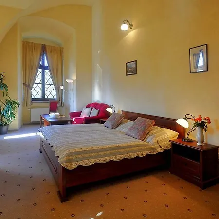 Zamek Cerveny Hradek 3*