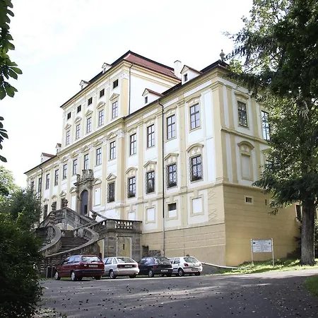 Zamek Cerveny Hradek Hotel Jirkov