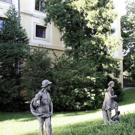 Zamek Cerveny Hradek Jirkov