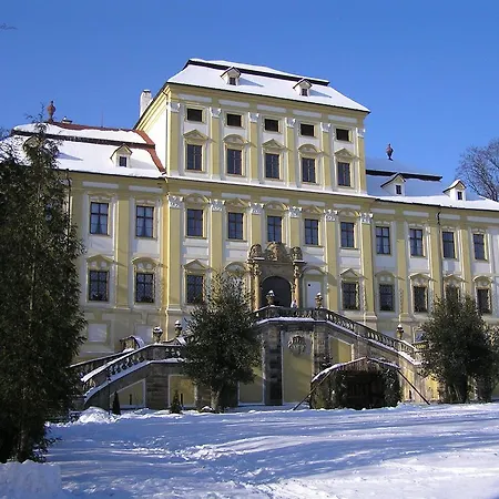 Otel Zamek Cerveny Hradek