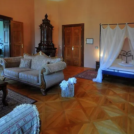 Zamek Cerveny Hradek Otel