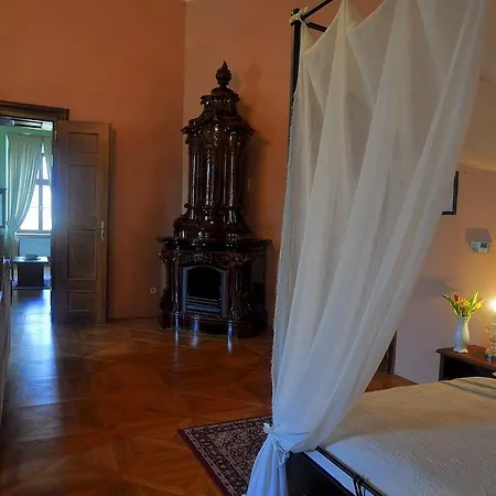 Zamek Cerveny Hradek Otel Jirkov