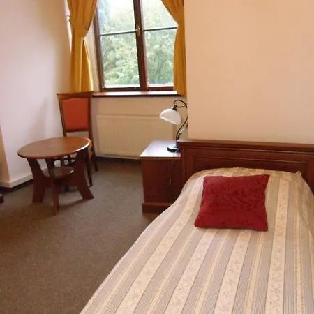 Zamek Cerveny Hradek 3*