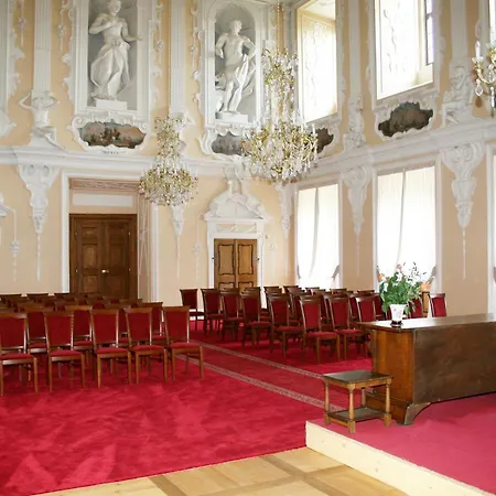 Zamek Cerveny Hradek Otel