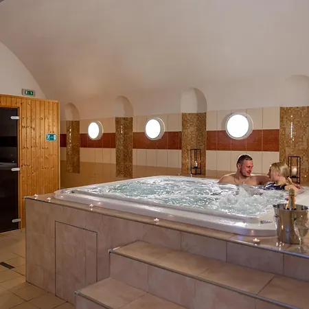Zamek Cerveny Hradek Hotel Jirkov