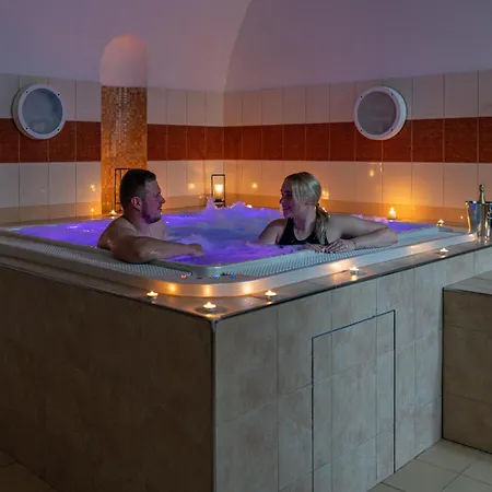 Zamek Cerveny Hradek Otel