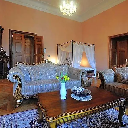 Hotel Zamek Cerveny Hradek