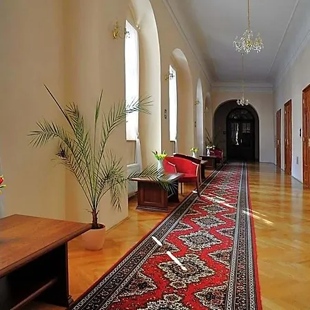 Hotel Zamek Cerveny Hradek