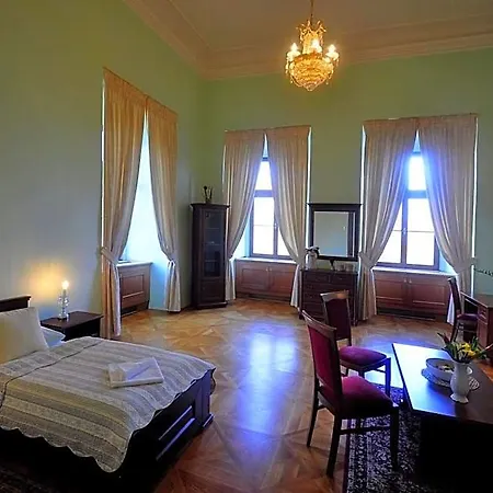 Zamek Cerveny Hradek فندق