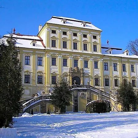 Zamek Cerveny Hradek فندق
