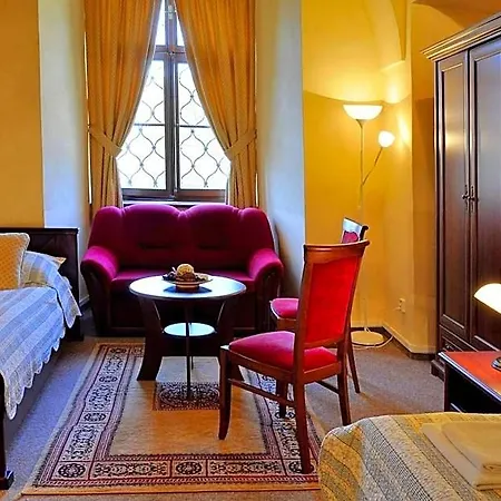 Zamek Cerveny Hradek Otel