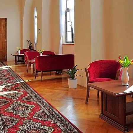 Zamek Cerveny Hradek 3*