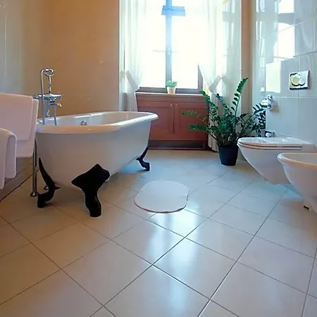 Hotel Zamek Cerveny Hradek