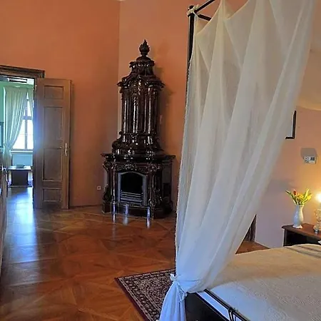 Zamek Cerveny Hradek 3*