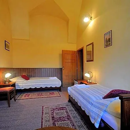 Zamek Cerveny Hradek 3*