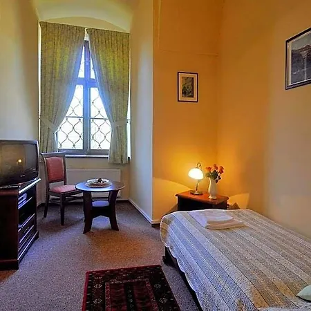 فندق Zamek Cerveny Hradek