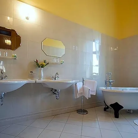 Zamek Cerveny Hradek فندق 3*