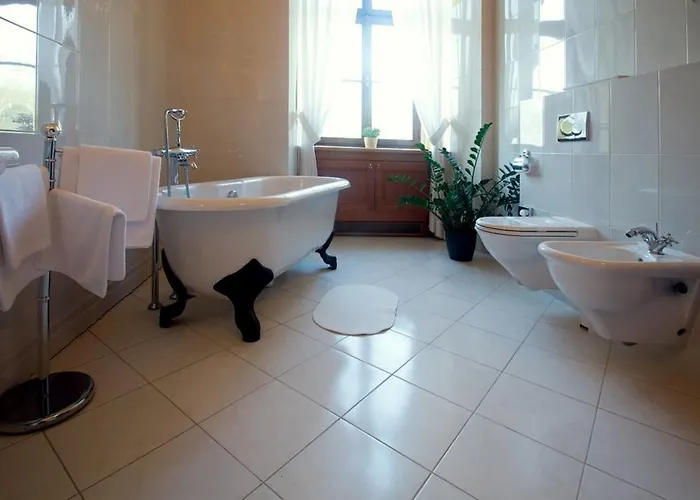 Otel Zamek Cerveny Hradek Jirkov