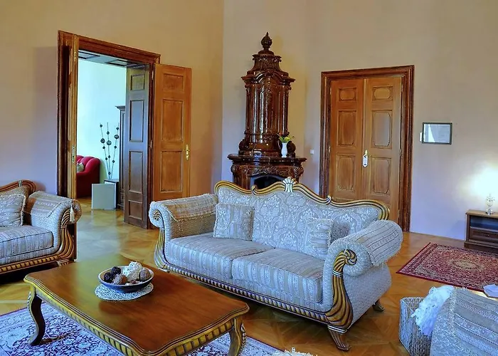 Zamek Cerveny Hradek Otel Jirkov