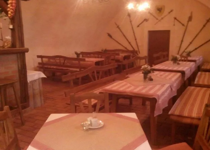 Zamek Cerveny Hradek Otel