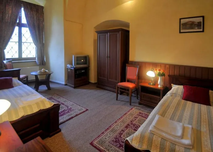 Zamek Cerveny Hradek Otel Jirkov