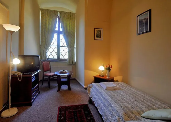 Otel Zamek Cerveny Hradek