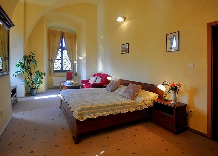 Zamek Cerveny Hradek 3*