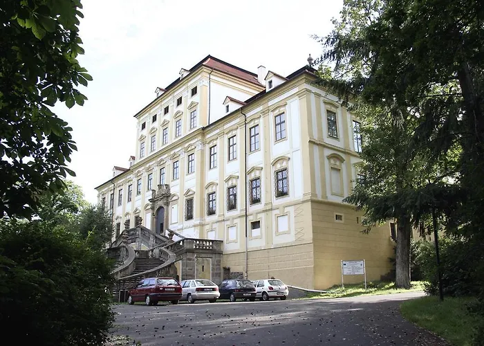 Zamek Cerveny Hradek Otel Jirkov