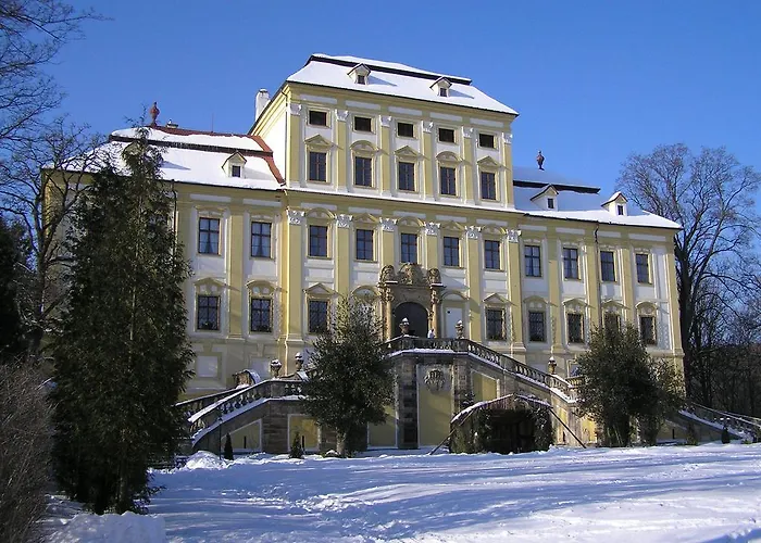 Otel Zamek Cerveny Hradek