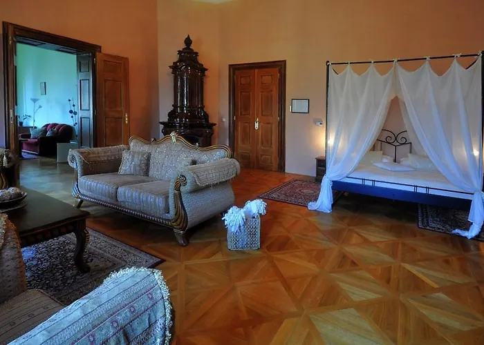 Zamek Cerveny Hradek Otel