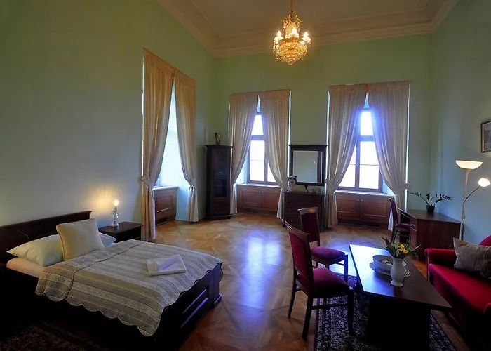 Otel Zamek Cerveny Hradek Jirkov