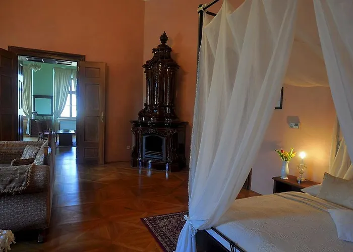 Zamek Cerveny Hradek Otel Jirkov