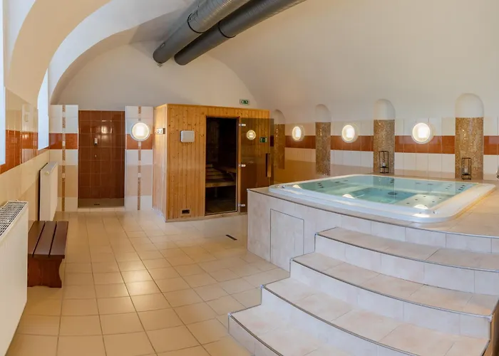 Otel Zamek Cerveny Hradek
